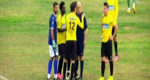 فيديو.. حكم تونسي يبكي في الملعب بعد سب أسرته